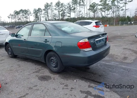 2005 Toyota Camry Le z USA, uszkodzony, nr VIN 4T1BE32K85U392165